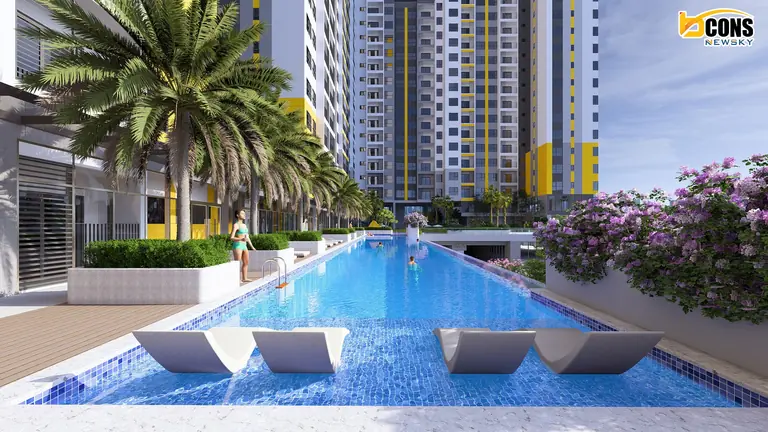 Hồ bơi dài 40 mét nhìn từ mặt hồ, hai bên là ghế tắm nắng